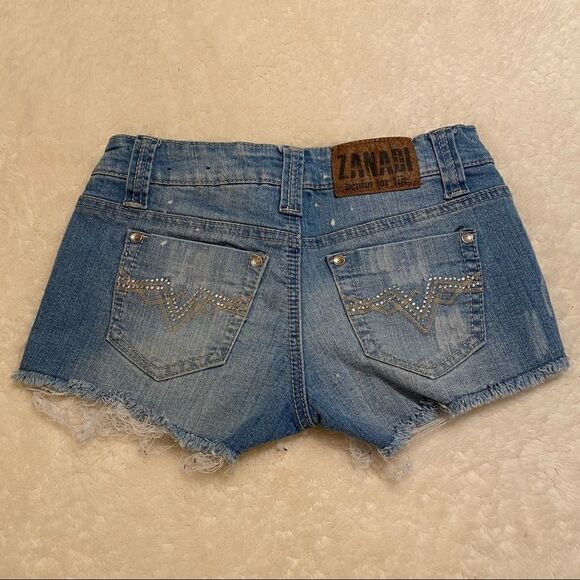 ZANADI LIGHT-WASH DENIM SHORTS SZ 1🔥 - Picture 2 of 3